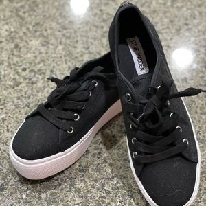Brand new Steve Madden platform sneaker.